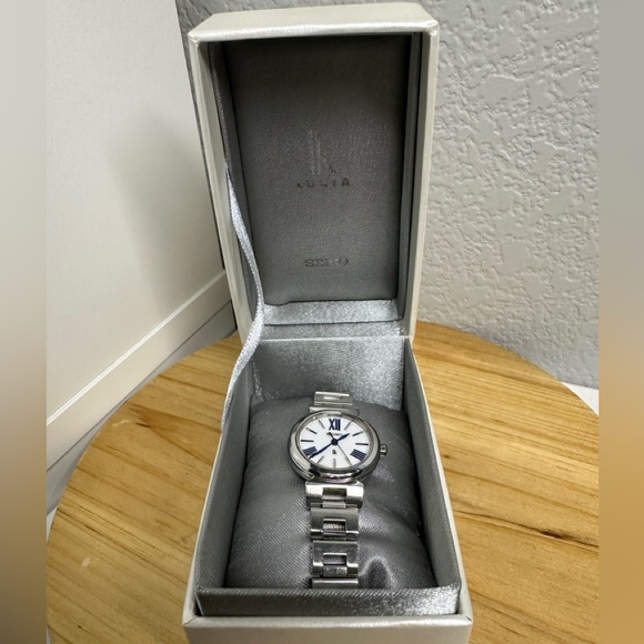 Seiko Accessories - Seiko Lukia solar watch